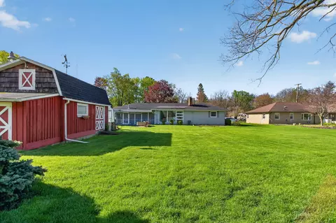 Exterior - 1616 Cascade Ct, Jackson, MI 49203 photo 9 of 11