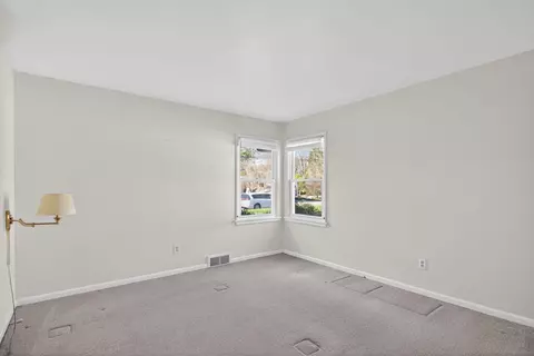 Bedroom - 1616 Cascade Ct, Jackson, MI 49203 photo 5 of 5