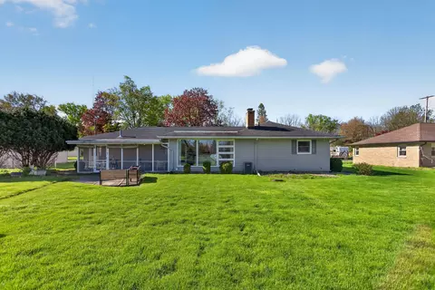 Exterior - 1616 Cascade Ct, Jackson, MI 49203 photo 10 of 11
