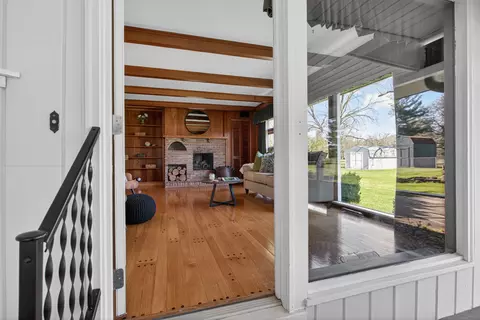 Entry Way - 1616 Cascade Ct, Jackson, MI 49203 photo 5 of 5