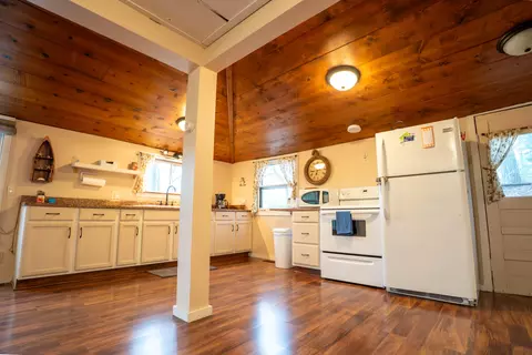 Kitchen - 9572 S Oxeye Ave, Baldwin, MI 49304 photo 2 of 4