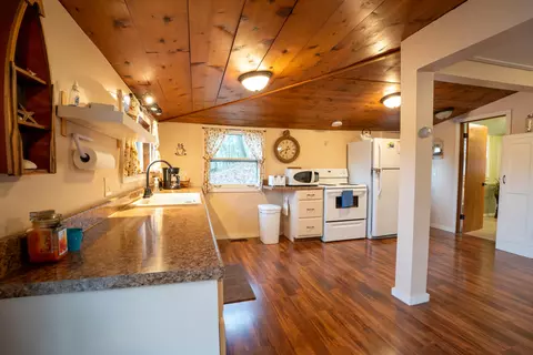 Kitchen - 9572 S Oxeye Ave, Baldwin, MI 49304 photo 1 of 4