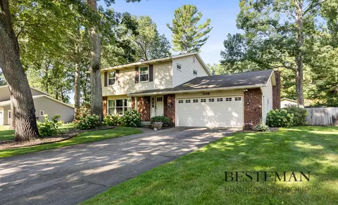 1149 Greenbriar Dr, Muskegon, MI 49445