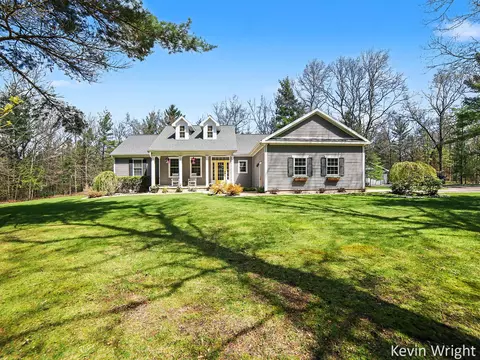 1492 Crystal Lake Rd, Whitehall, MI 49461