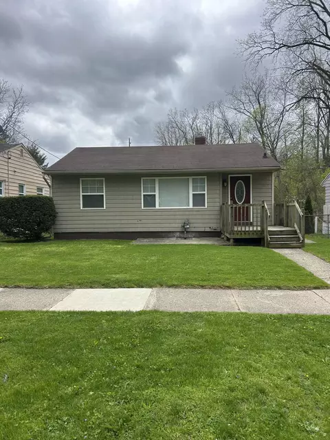 864 Carrier Creek Blvd NE, Grand Rapids, MI 49503