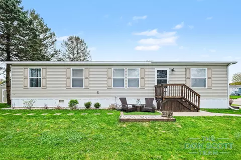1480 Red Oak Ln NE, Belmont, MI 49306