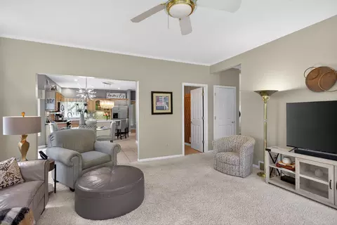 Living - 4809 Stonewood Dr, Jackson, MI 49201 photo 5 of 6