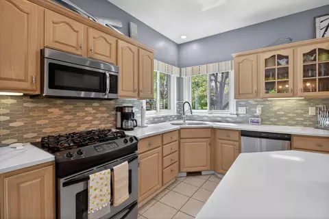 Kitchen - 4809 Stonewood Dr, Jackson, MI 49201 photo 6 of 7