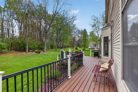 Exterior - 4809 Stonewood Dr, Jackson, MI 49201 photo 9 of 18