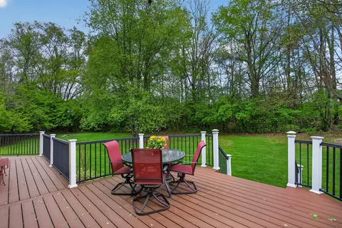 Exterior - 4809 Stonewood Dr, Jackson, MI 49201 photo 6 of 18