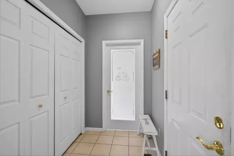 Entry Way - 4809 Stonewood Dr, Jackson, MI 49201 photo 7 of 8