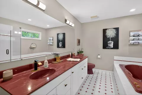 Bath - 4809 Stonewood Dr, Jackson, MI 49201 photo 3 of 6