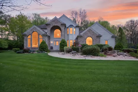 Exterior - 4809 Stonewood Dr, Jackson, MI 49201 photo 2 of 18