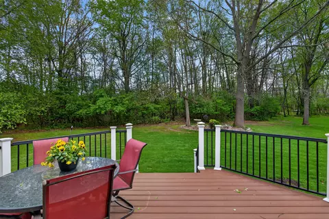 Exterior - 4809 Stonewood Dr, Jackson, MI 49201 photo 7 of 18