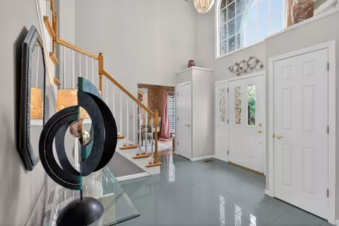 Entry Way - 4809 Stonewood Dr, Jackson, MI 49201 photo 1 of 8