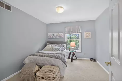 Bedroom - 4809 Stonewood Dr, Jackson, MI 49201 photo 4 of 9