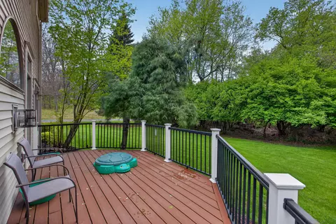 Exterior - 4809 Stonewood Dr, Jackson, MI 49201 photo 10 of 18