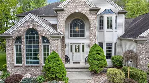 Exterior - 4809 Stonewood Dr, Jackson, MI 49201 photo 4 of 18