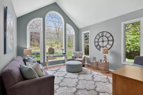 Living - 4809 Stonewood Dr, Jackson, MI 49201 photo 1 of 6