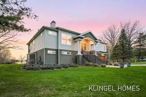15400 148th Ave, Spring Lake, MI 49456