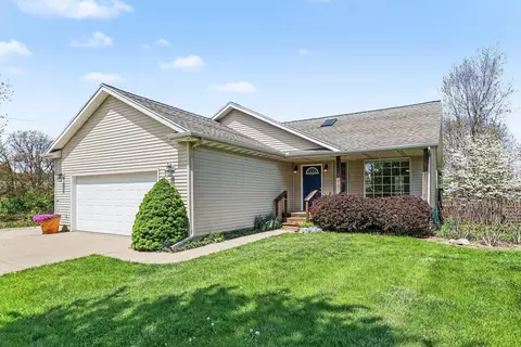 5926 Coddington Ln, Kalamazoo, MI 49009