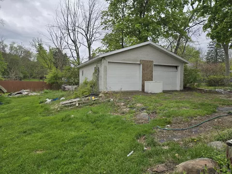 64 Spring St, Hillsdale, MI 49242