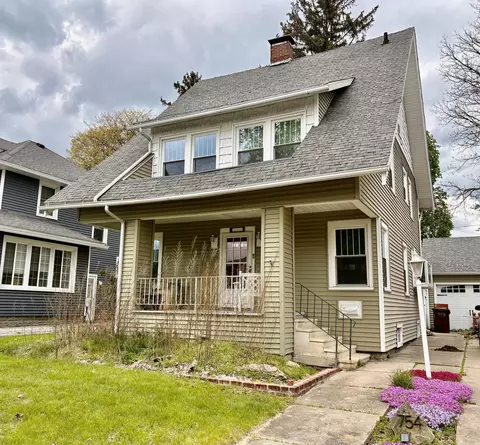 754 Oakridge Dr, Jackson, MI 49203