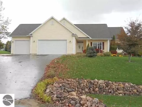 3846 Stoneridge Dr, Traverse City, MI 49684