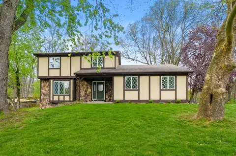 5814 Scenic Way Dr, Kalamazoo, MI 49009