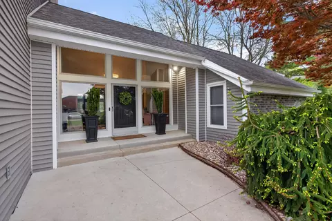 Exterior - 4530 Eagle Dr, Jackson, MI 49201 photo 2 of 6