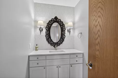Bath - 4530 Eagle Dr, Jackson, MI 49201 photo 1 of 7