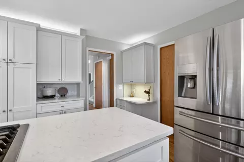 Kitchen - 4530 Eagle Dr, Jackson, MI 49201 photo 6 of 7