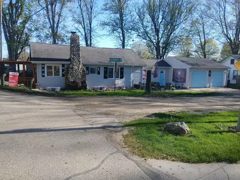 2100 Strait Tow Blvd, Crystal, MI 48818