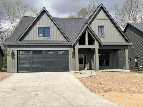 8481 Ravinewood Dr, Jenison, MI 49428
