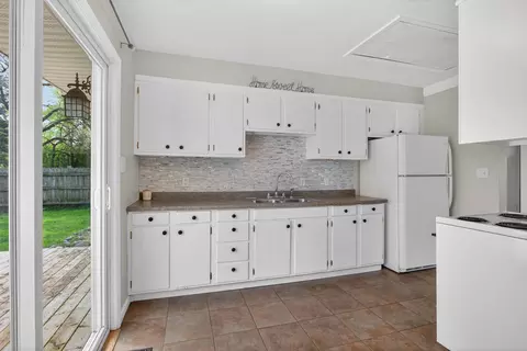 Kitchen - 3455 Acacia Blvd, Jackson, MI 49203 photo 3 of 4