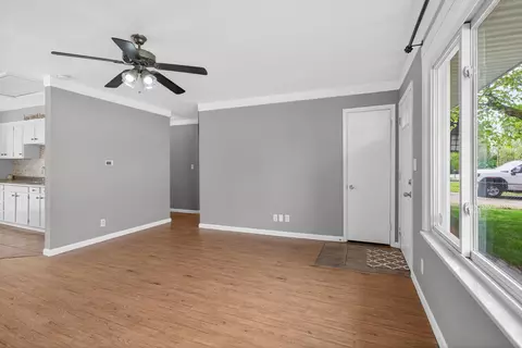 Living - 3455 Acacia Blvd, Jackson, MI 49203 photo 5 of 6
