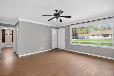 Living - 3455 Acacia Blvd, Jackson, MI 49203 photo 3 of 6