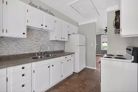 Kitchen - 3455 Acacia Blvd, Jackson, MI 49203 photo 4 of 4