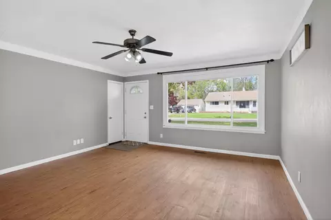 Living - 3455 Acacia Blvd, Jackson, MI 49203 photo 2 of 6