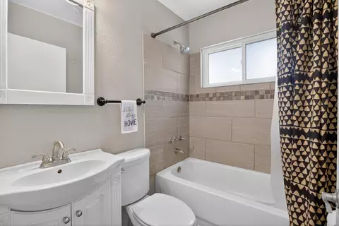 Bath - 3455 Acacia Blvd, Jackson, MI 49203 photo 2 of 2