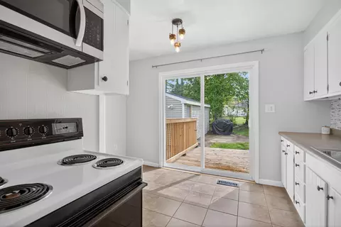 Kitchen - 3455 Acacia Blvd, Jackson, MI 49203 photo 2 of 4