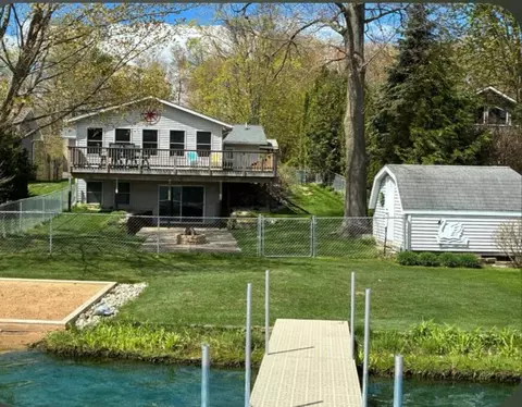 4460 S Sherman Ave, Fremont, MI 49412