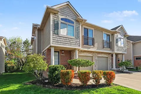 50492 Beechwood Ct, Plymouth, MI 48170
