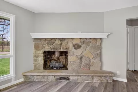 Living - 1114 Chapel Rd, Parma, MI 49269 photo 3 of 4