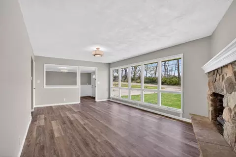 Living - 1114 Chapel Rd, Parma, MI 49269 photo 4 of 4