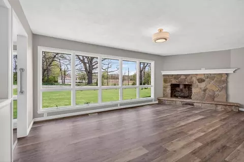 Living - 1114 Chapel Rd, Parma, MI 49269 photo 2 of 4