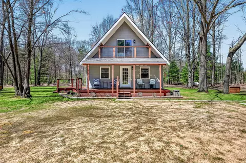7015 S Oceana Dr, Rothbury, MI 49452