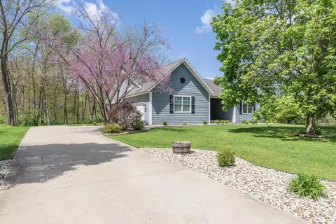 37 Summerset Dr, Kalamazoo, MI 49009