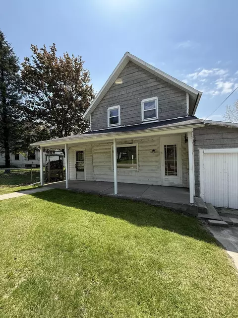 26 Fayette St W, Hillsdale, MI 49242