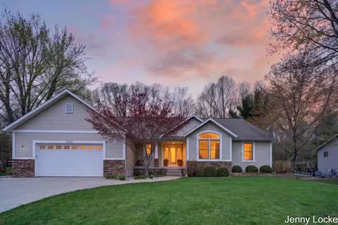 6905 Lakita Dr, Fruitport, MI 49415